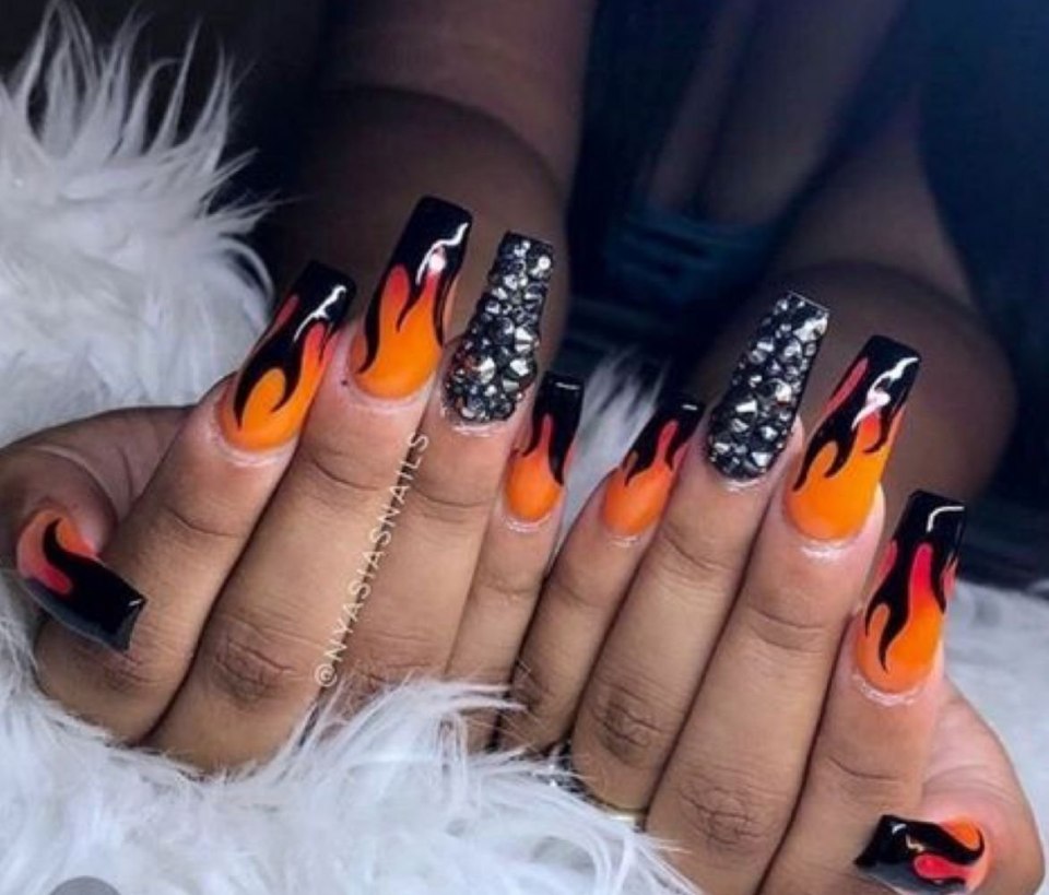 Огненный оранжевый маникюр