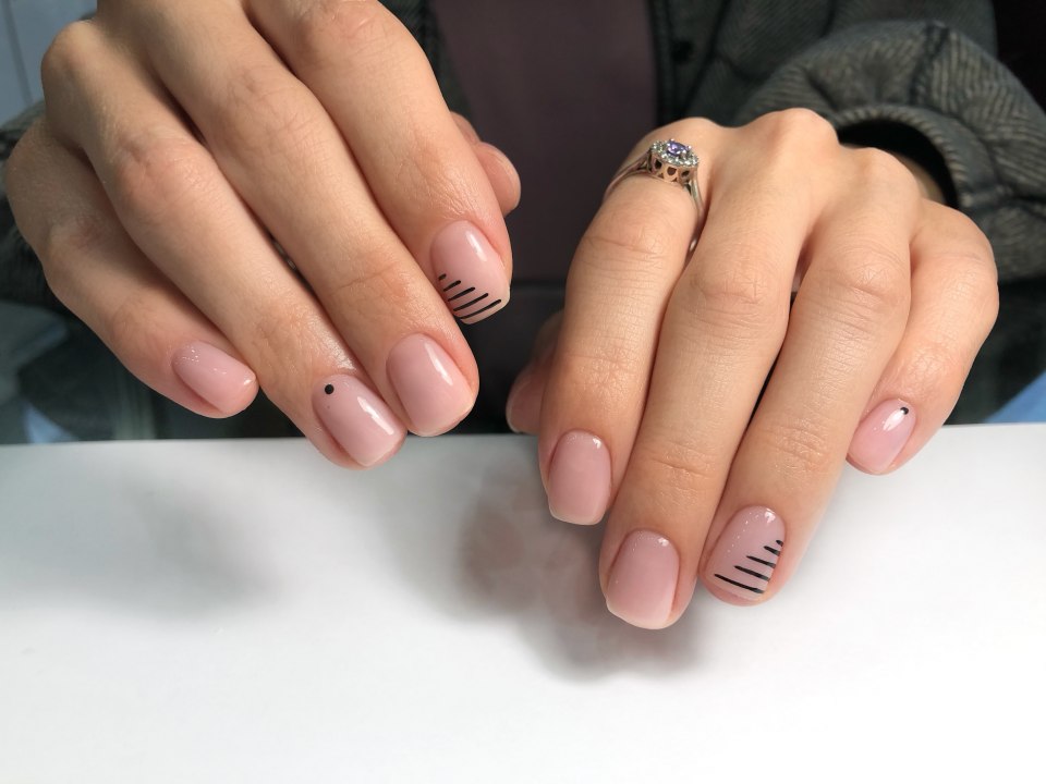 Нюдовые ногти 2021 квадрат