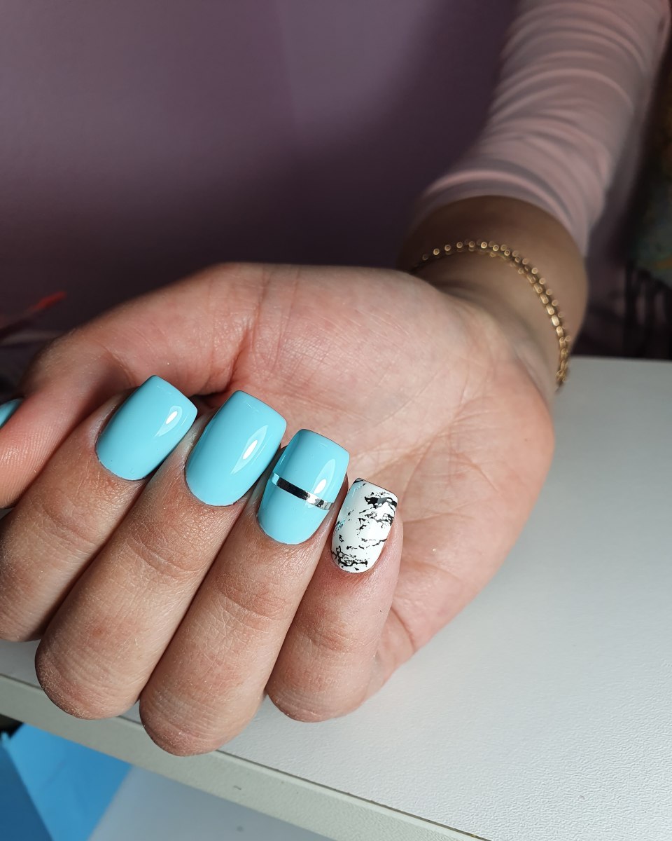 Бирюзовый маникюр