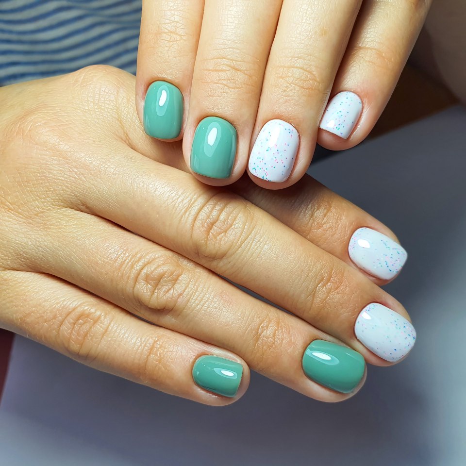 Красивый маникюр на короткие ногти 2021 молодежный