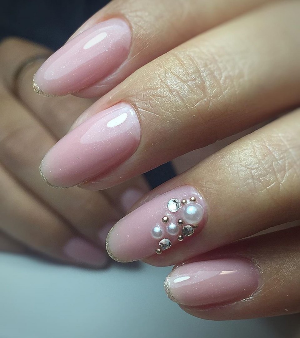Ногти с жемчугом