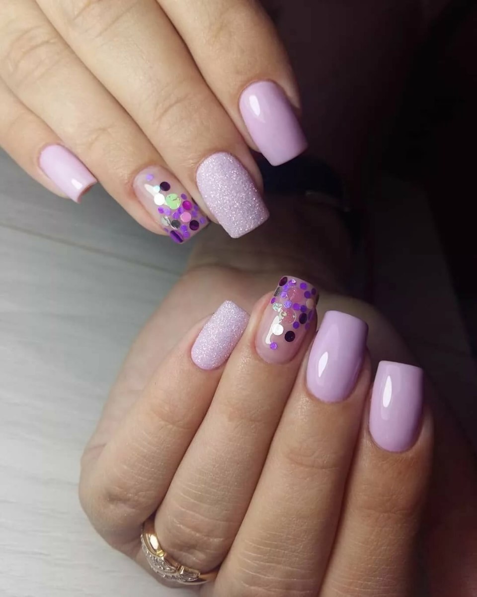 Ногти сиреневые с серебром