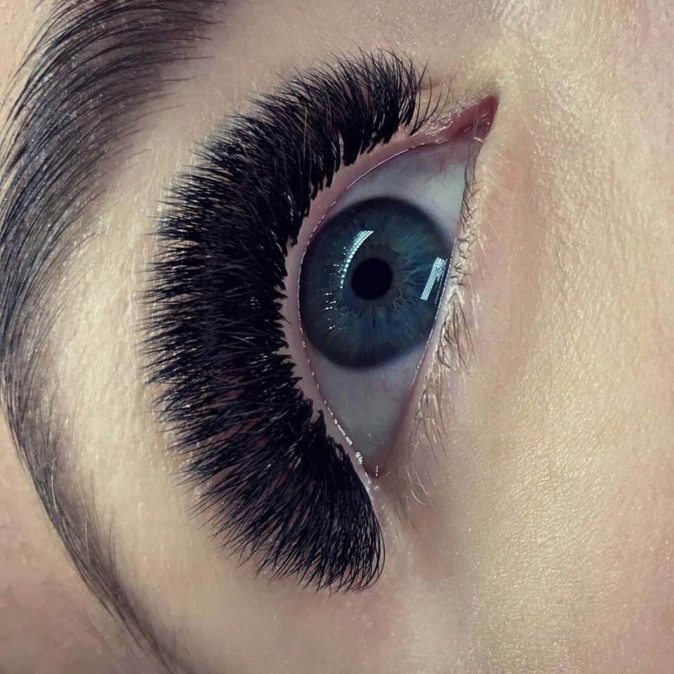 Наращивание ресниц невесомый