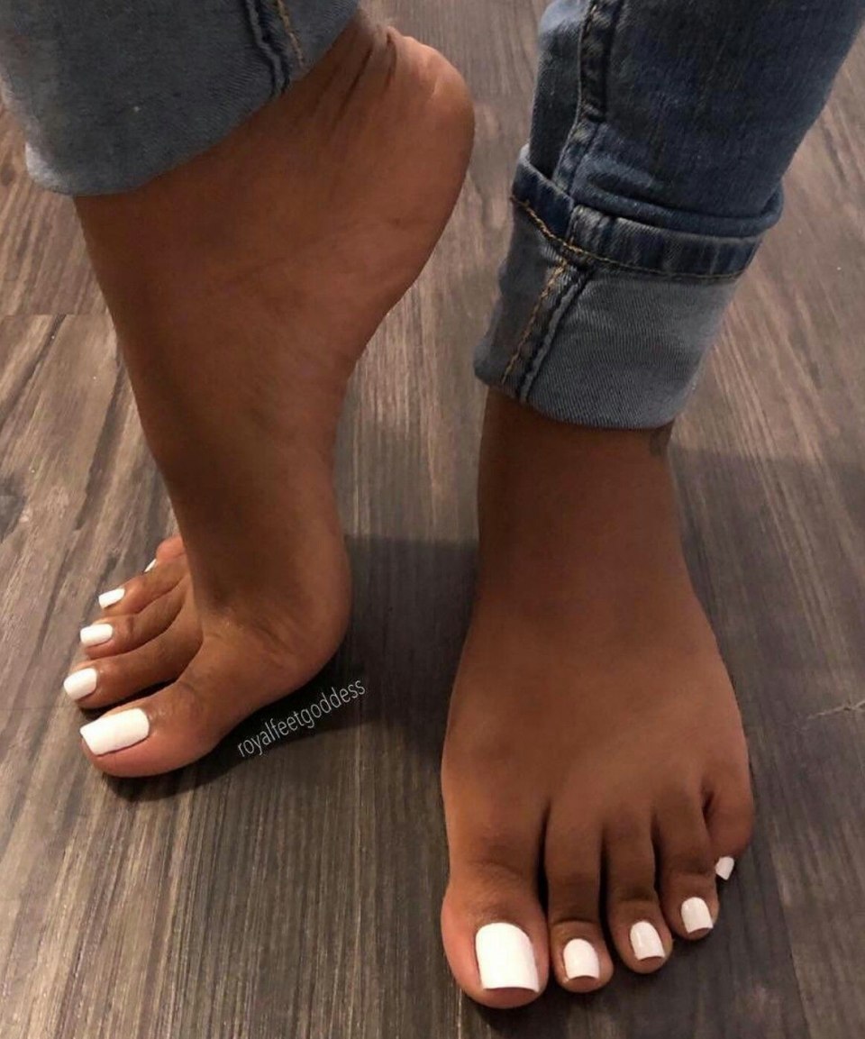 Лаура Уайт feet