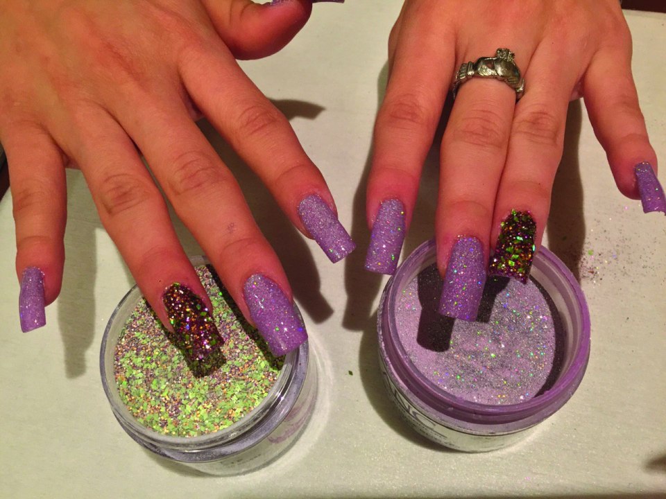 Маникюр с пудрой для ногтей