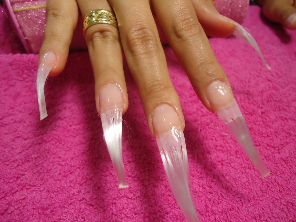 Маникюр красный френч