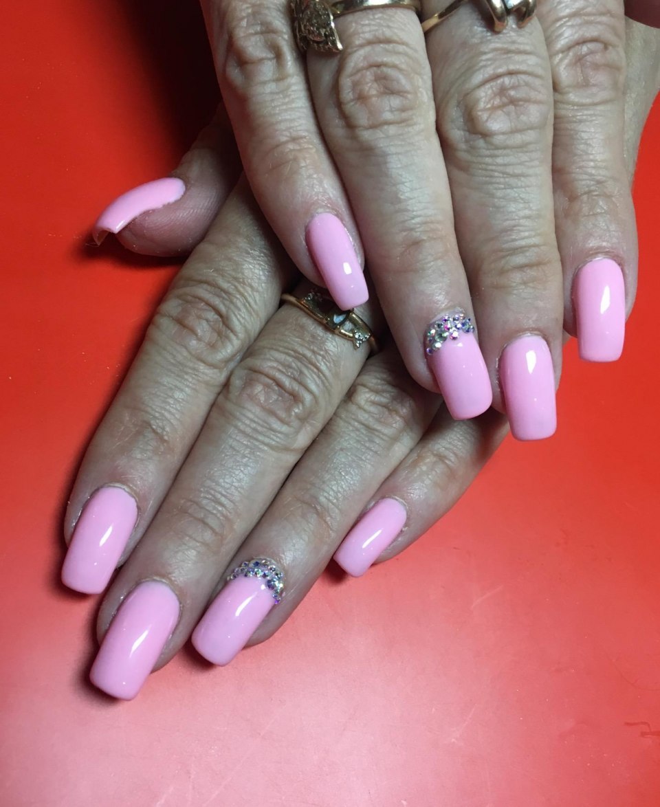 Нарощенные ногти френч миндаль