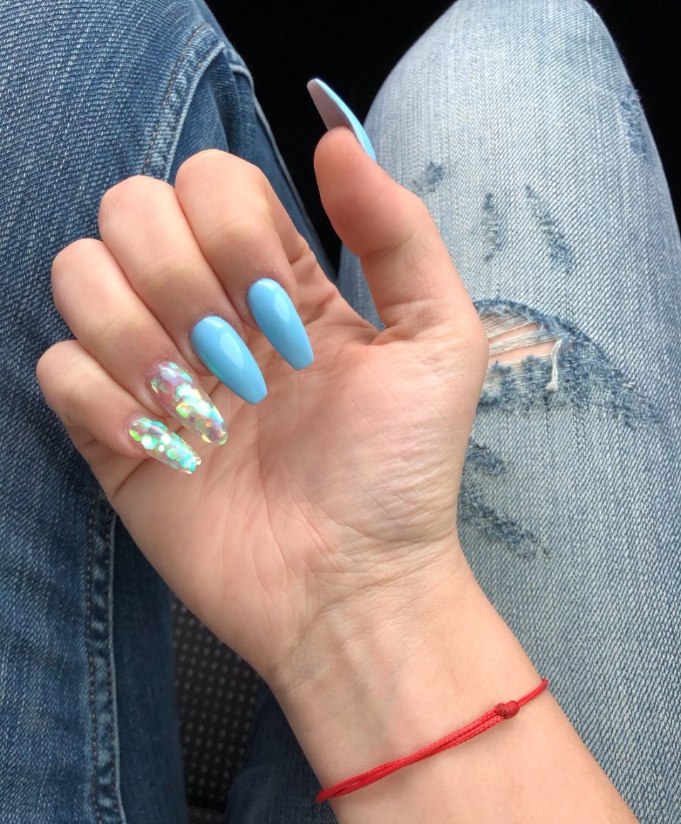 Розово-голубой маникюр на длинные ногти