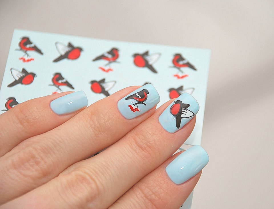 Маникюр в голубых тонах