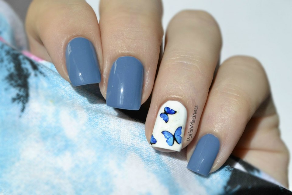 Синий матовый маникюр