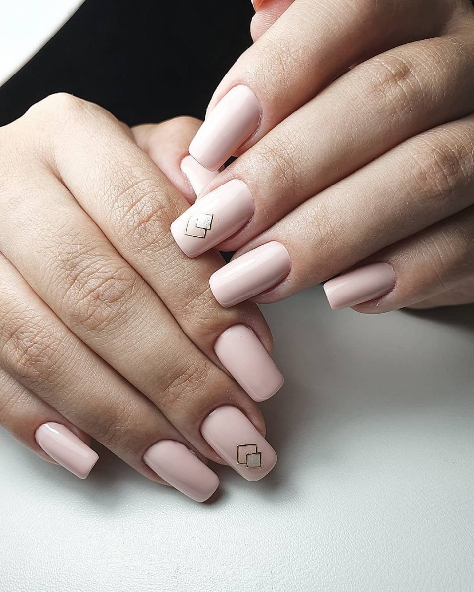 Маникюр на короткие квадратные ногти