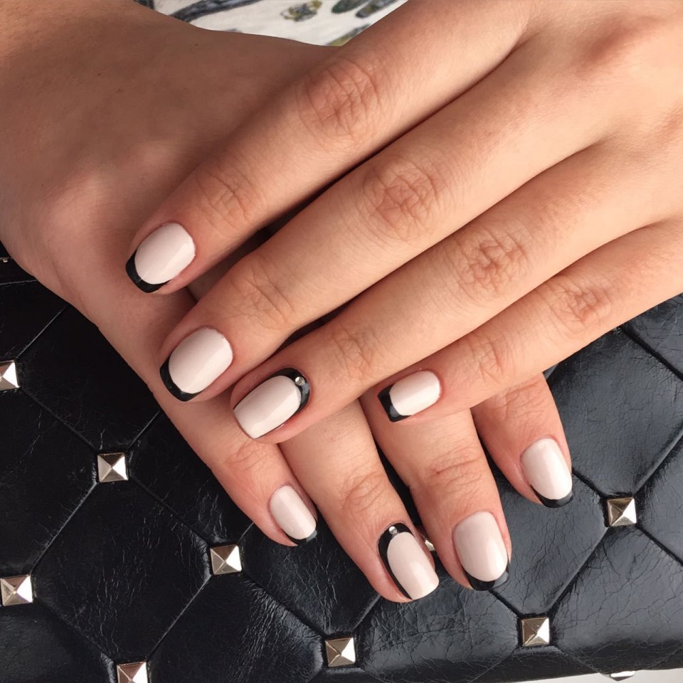 Современный стильный маникюр