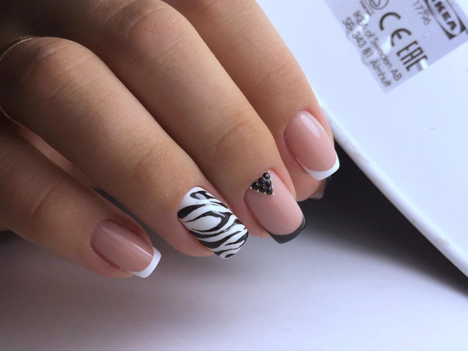 Ногти с принтом зебры