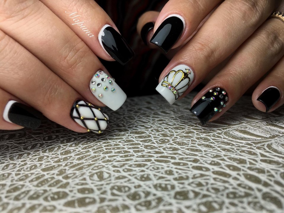 Черно белый маникюр