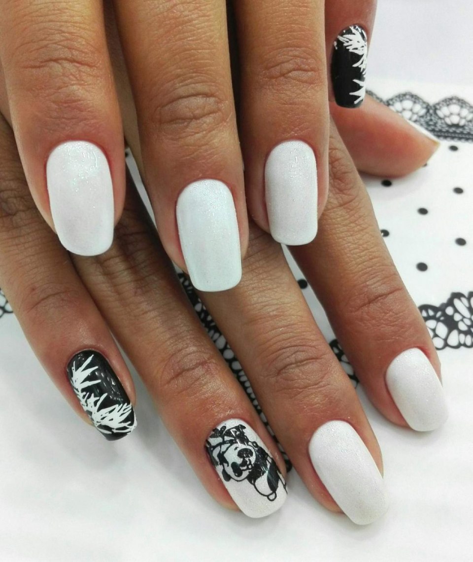 Черно белый маникюр
