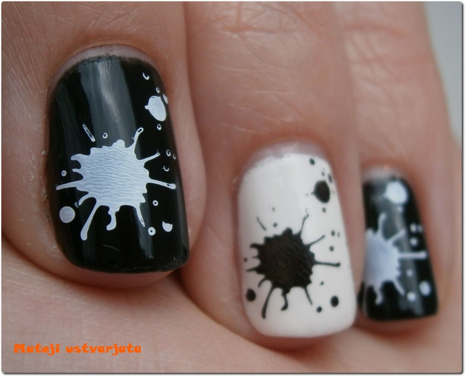 Кляксы на ногтях