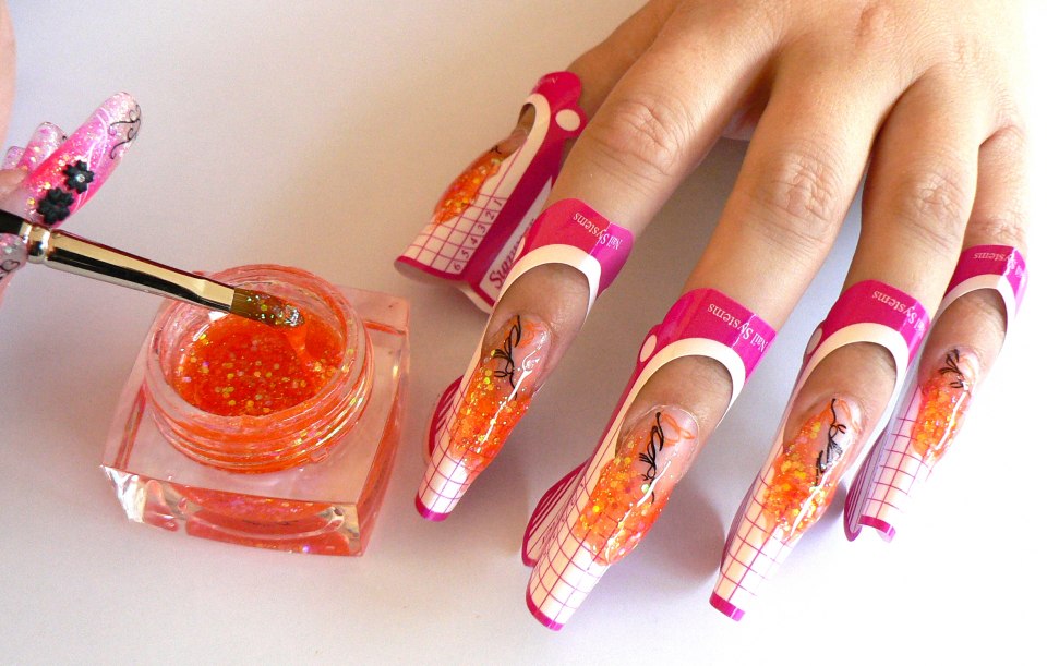 Наращивание цветным гелем