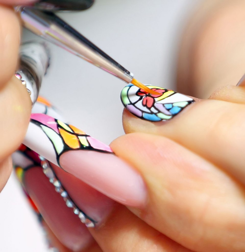 Художественный дизайн ногтей