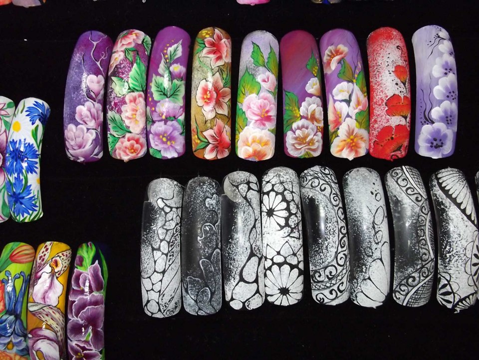 Роспись ногтей акриловыми красками