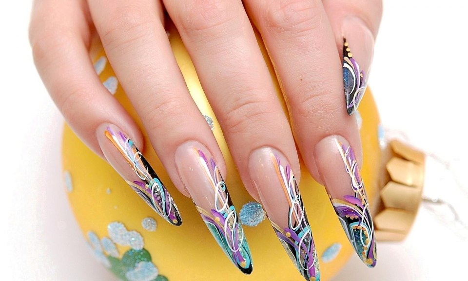 Витражный френч на ногтях