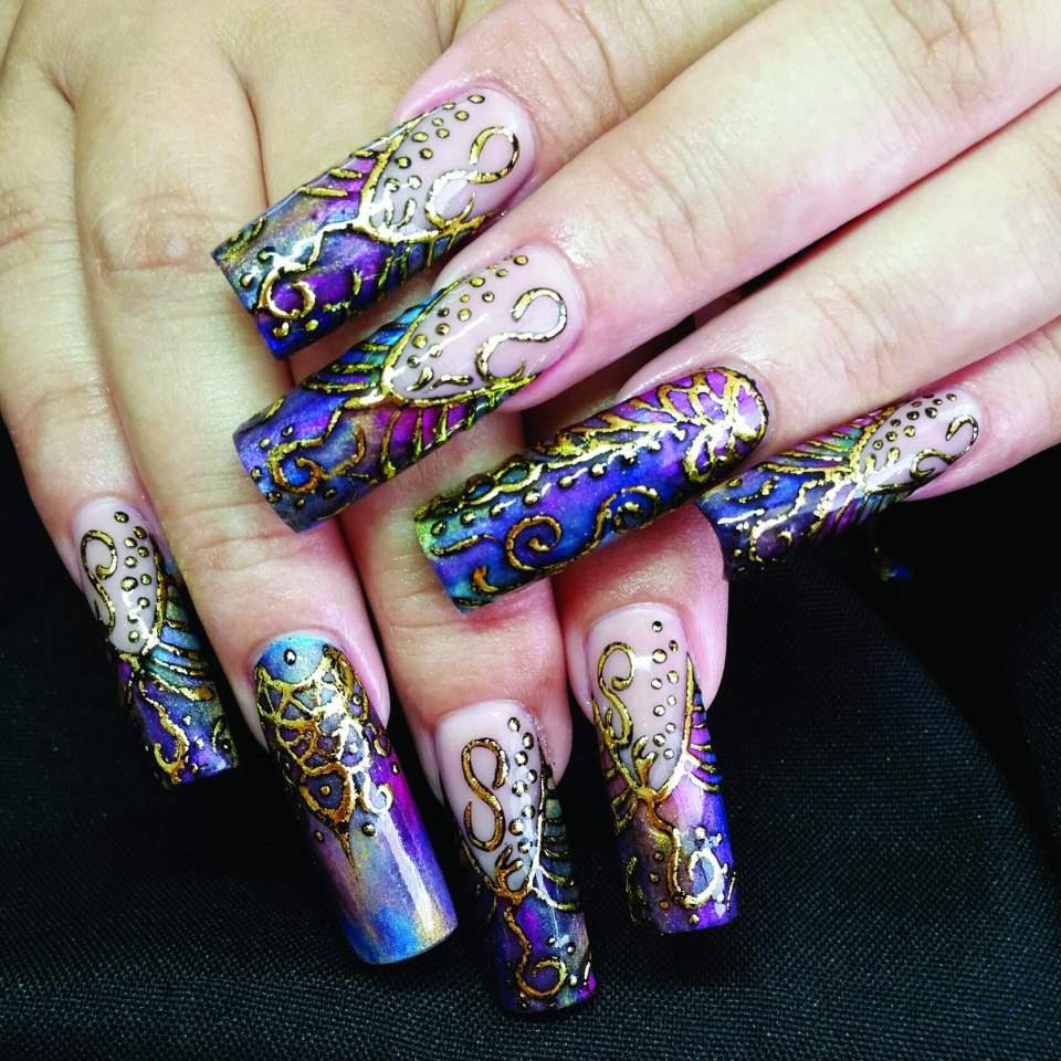 Дизайн ногтей витраж