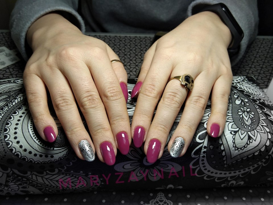 Маникюр с ромбиками омбре