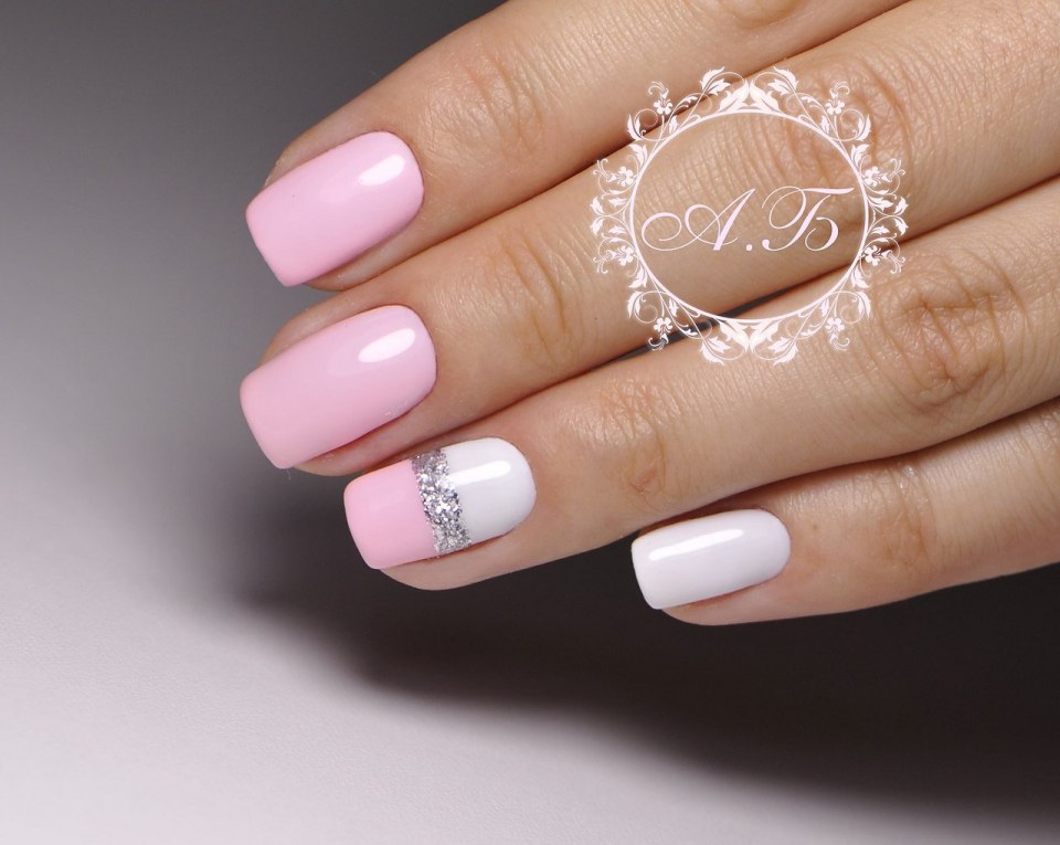 Маникюр розовый с белым