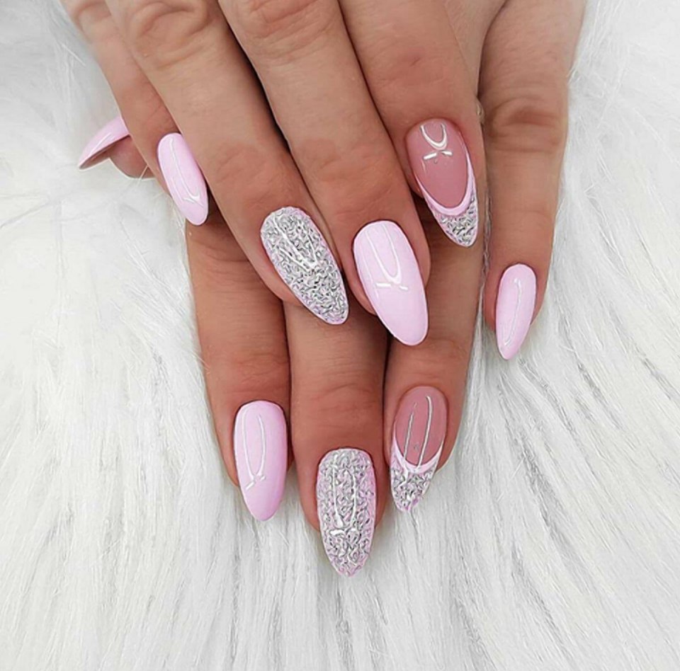 Френч на миндалевидных ногтях 2018