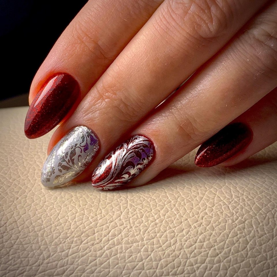 Красные острые ногти