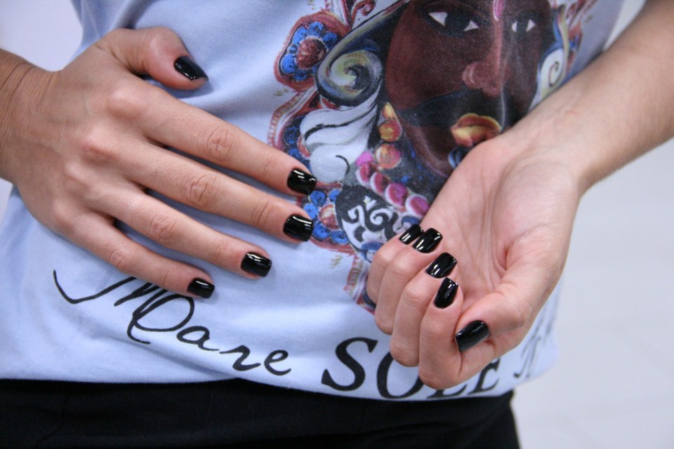 Ногти бежевые с рисунком