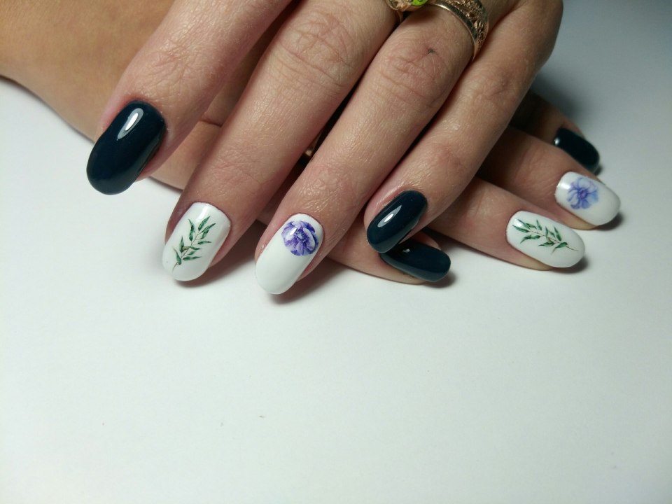 Маникюр под бело черное платье