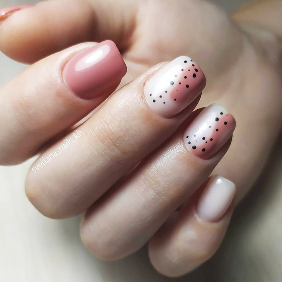 Нежный маникюр с точками