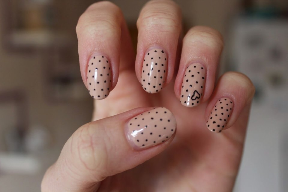 Весенний маникюр на короткие ногти