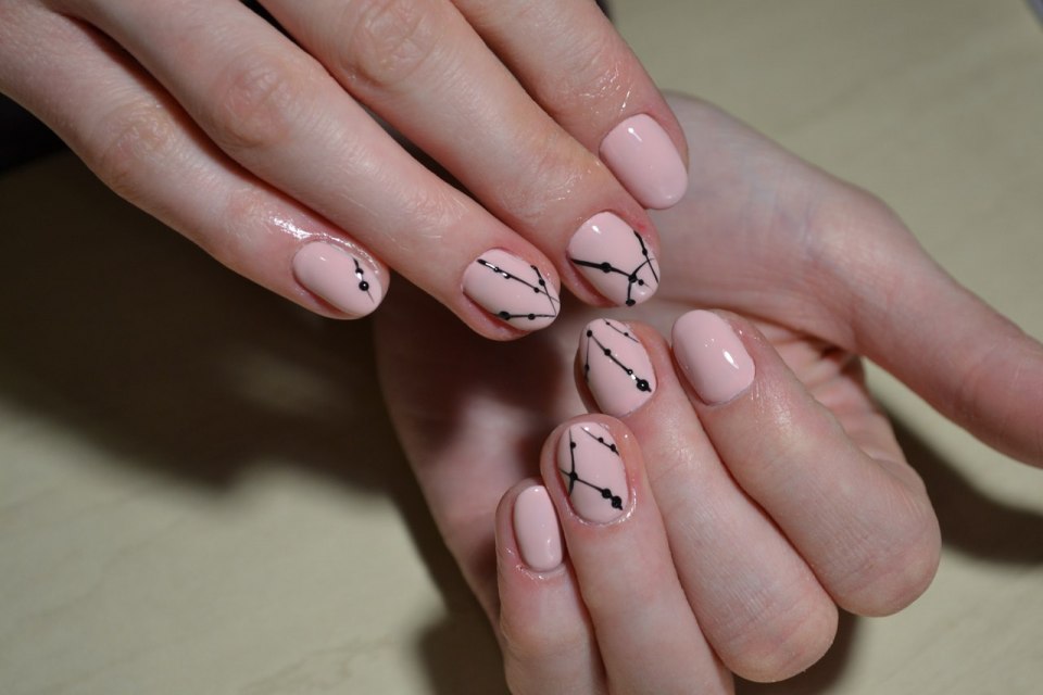 Маникюр на широкие ногти