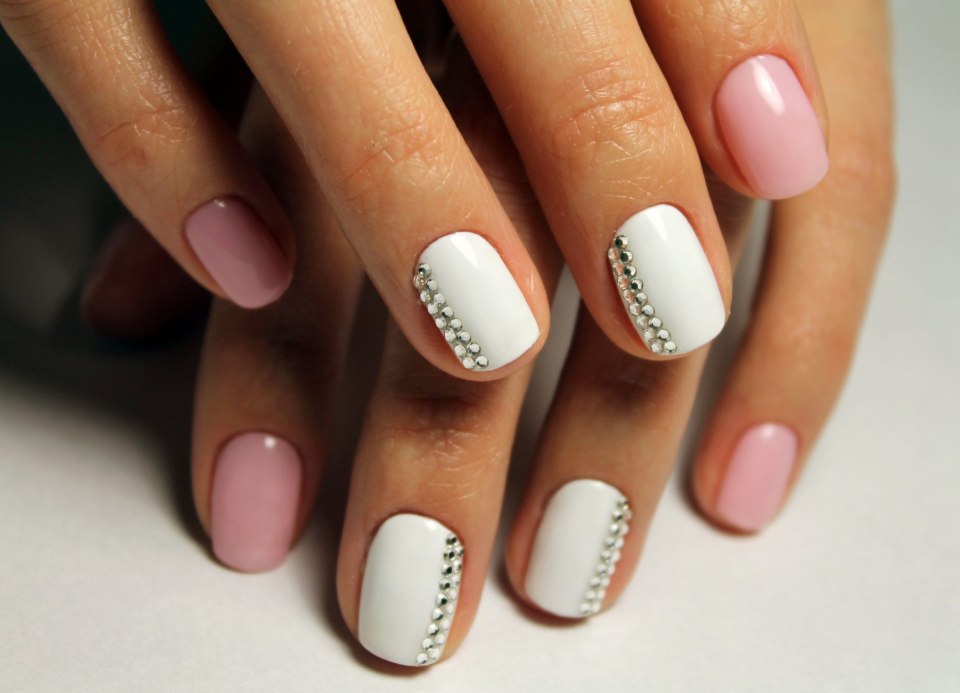 Рисунки на ногтях для начинающих на розовом