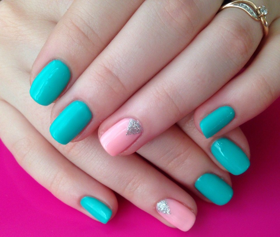 Маникюр на короткие ногти бирюзового цвета