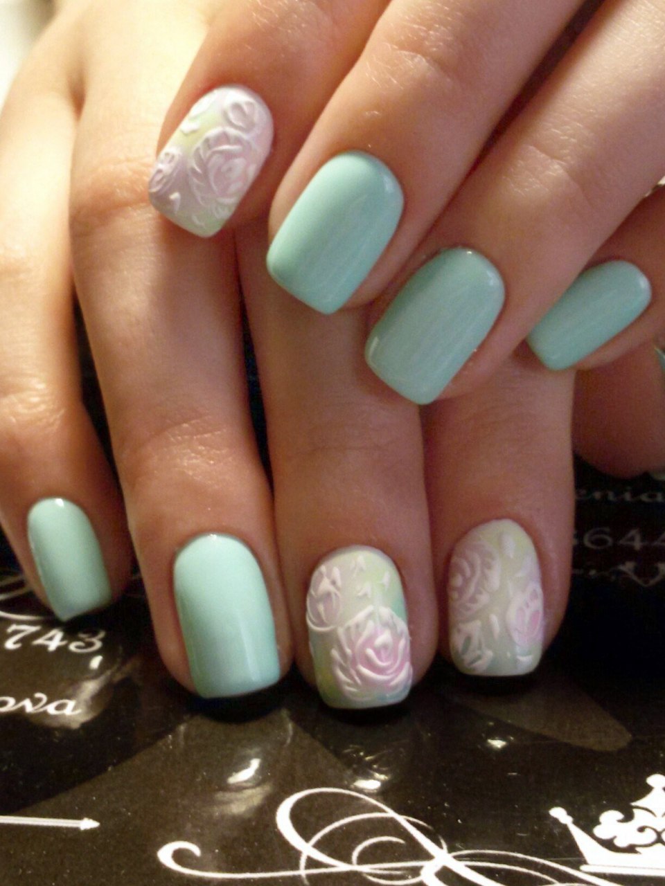 Маникюр красивый повседневный мятные