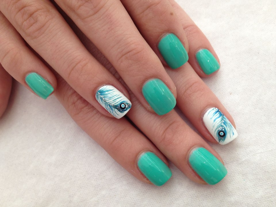 Маникюр мятный с серебром