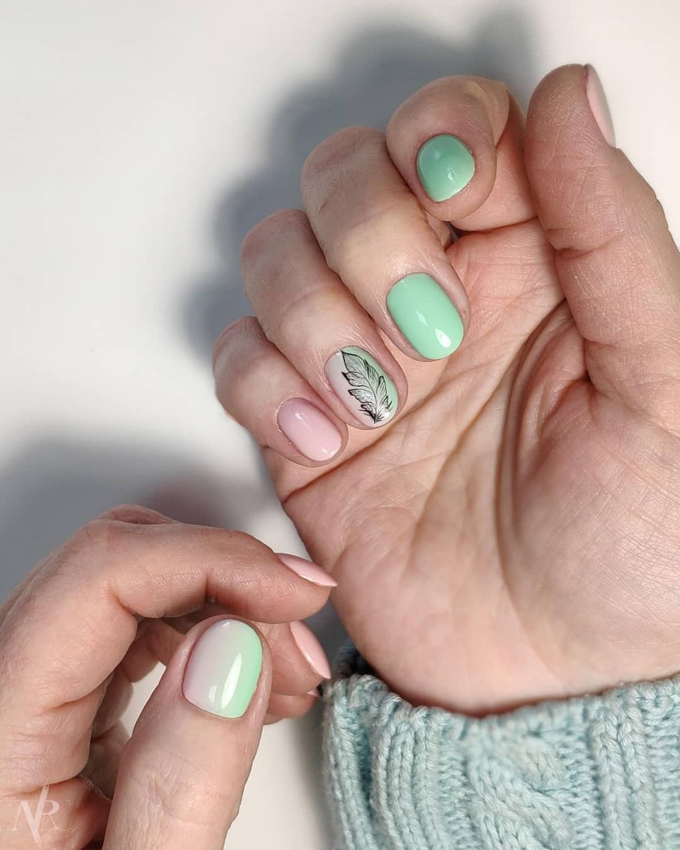 Мятный френч на короткие ногти