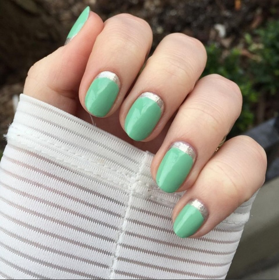 Мятный маникюр