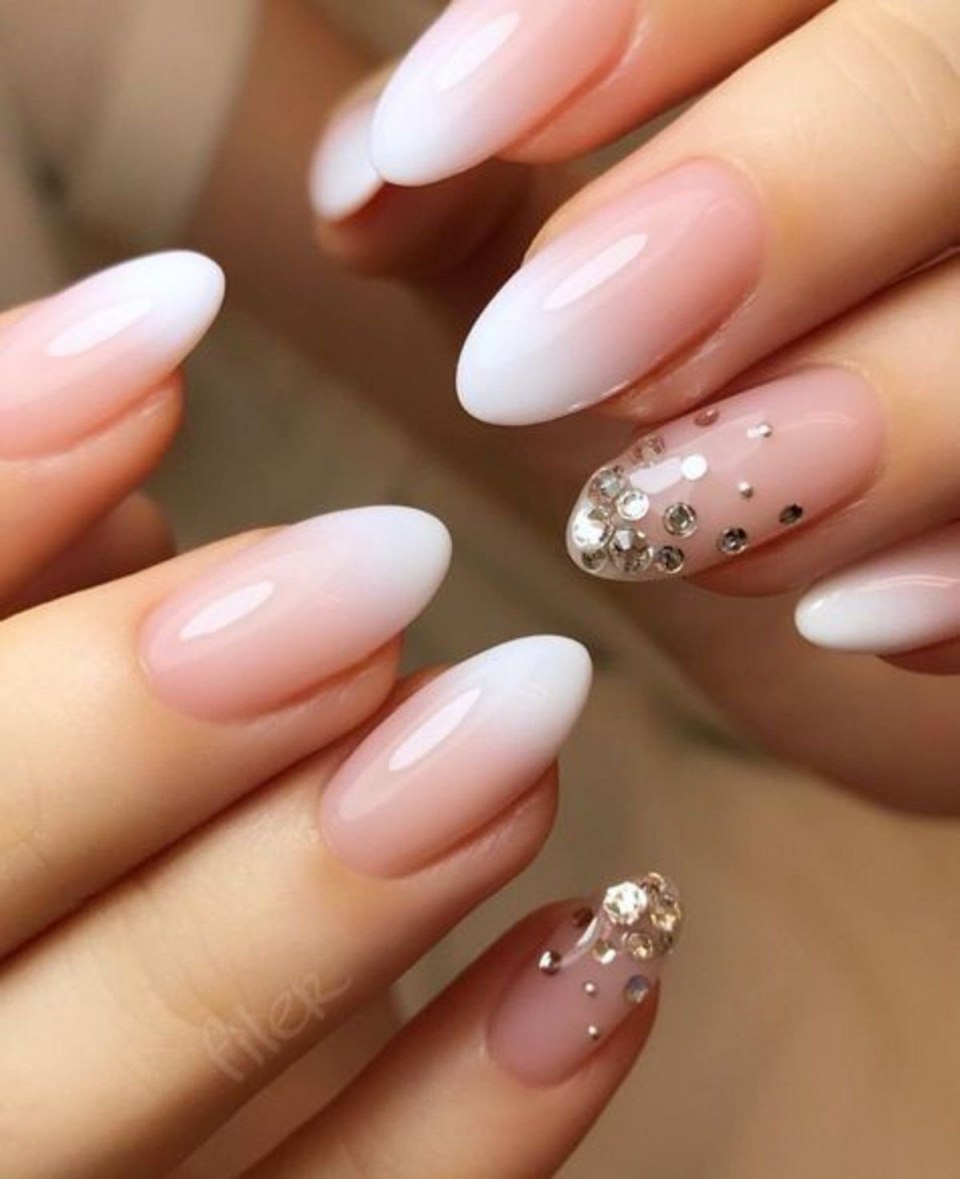 Маникюр нюд миндаль