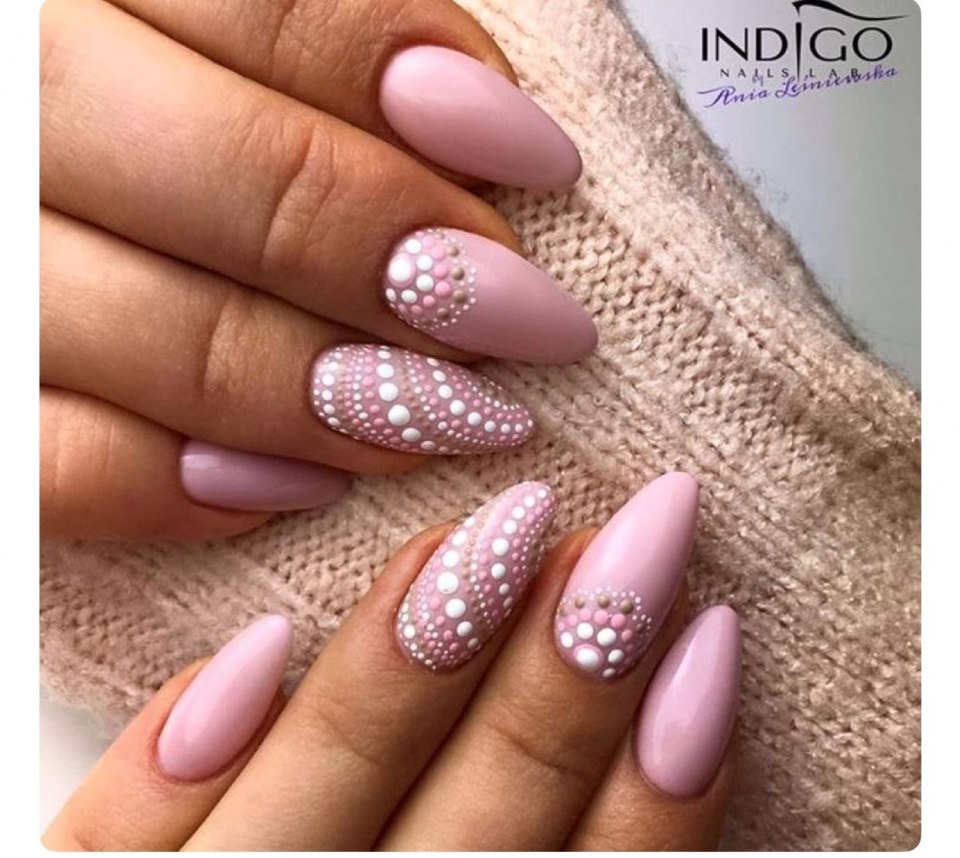 Ногти нюд беж миндаль