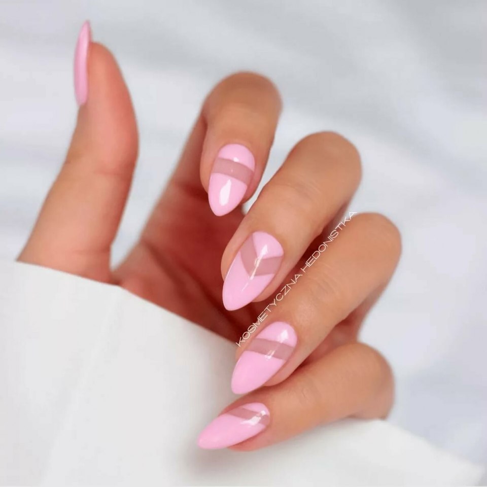 Нюдовый маникюр миндаль