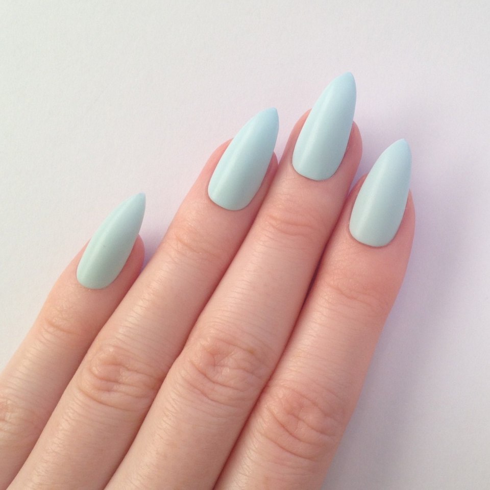 Однотонное покрытие ногтей