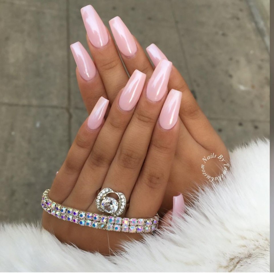 Однотонные длинные ногти