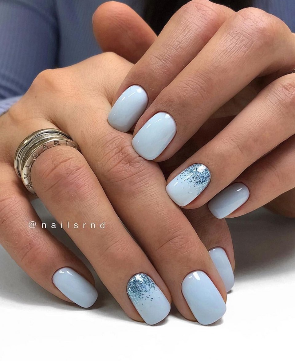Ногти в голубых тонах