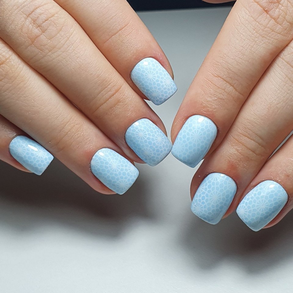 Розовоголубый маникюр