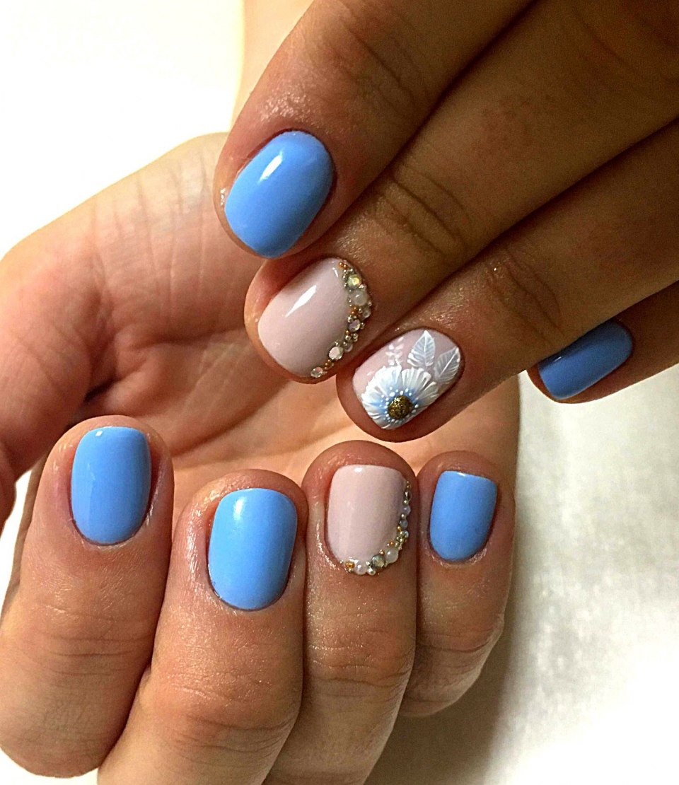 Голубые ногти