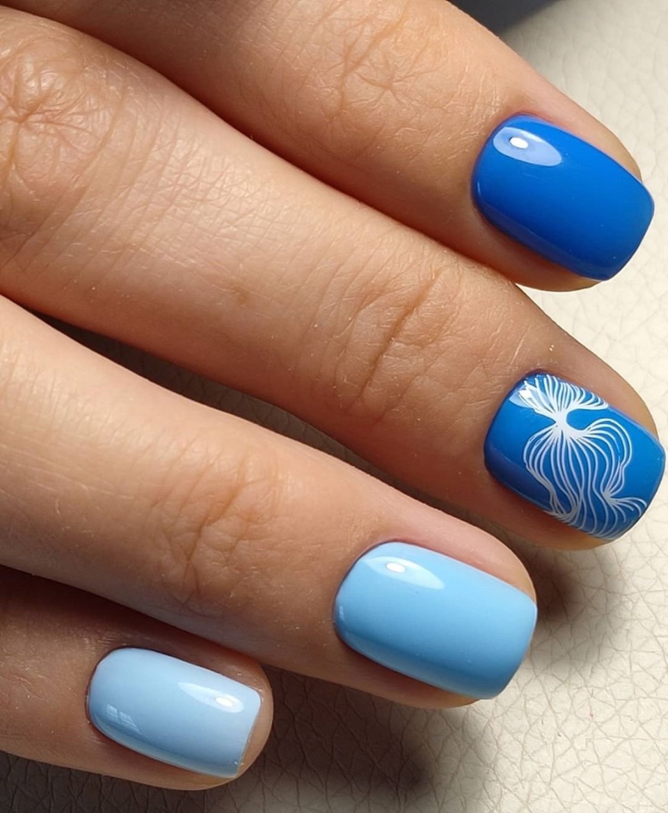 Голубые ногти