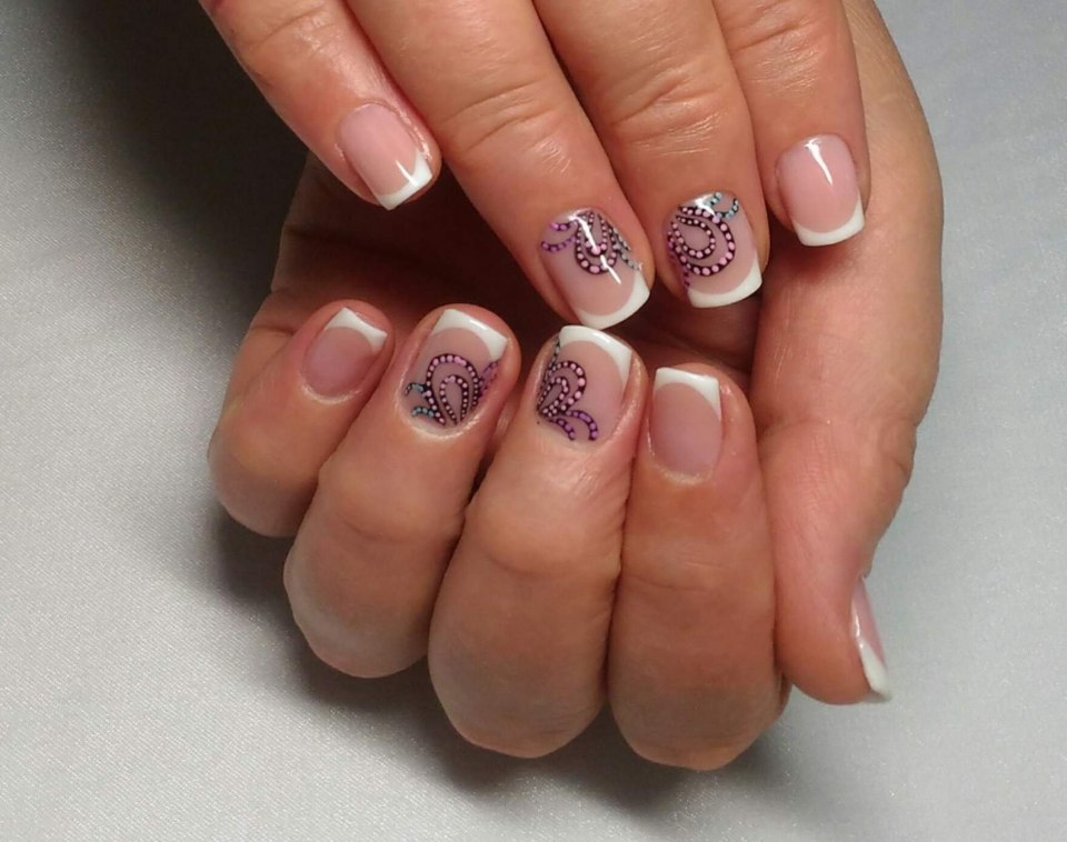 Прозрачный шеллак с рисунком на короткие ногти